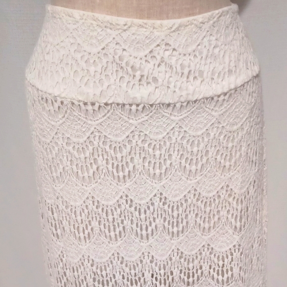 Arden B. skirt Length 36 1/2 inches - Picture 2 of 6